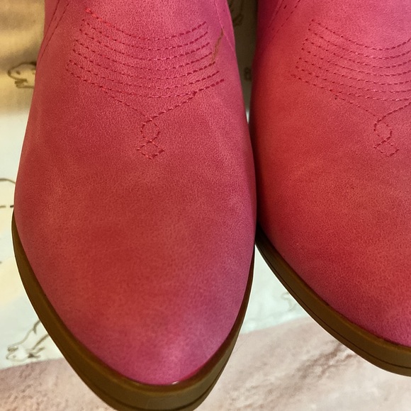 Hot Pink boots 🩷 - Picture 7 of 10